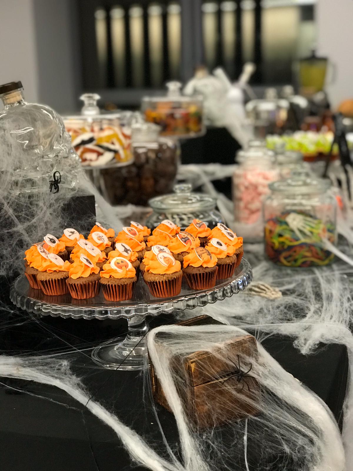 Les Furibons Halloween En Entreprise Buffet Traiteur